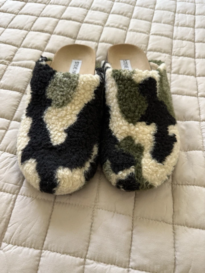 Zuecos sin cordones Steve Madden Vesa camuflaje para mujer talla 8 verde natural Sherling Foto 2 de 4