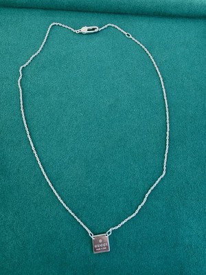 Gucci Halskette mit quadratischem Anhänger Logo Sterlingsilber 925 100 % echt