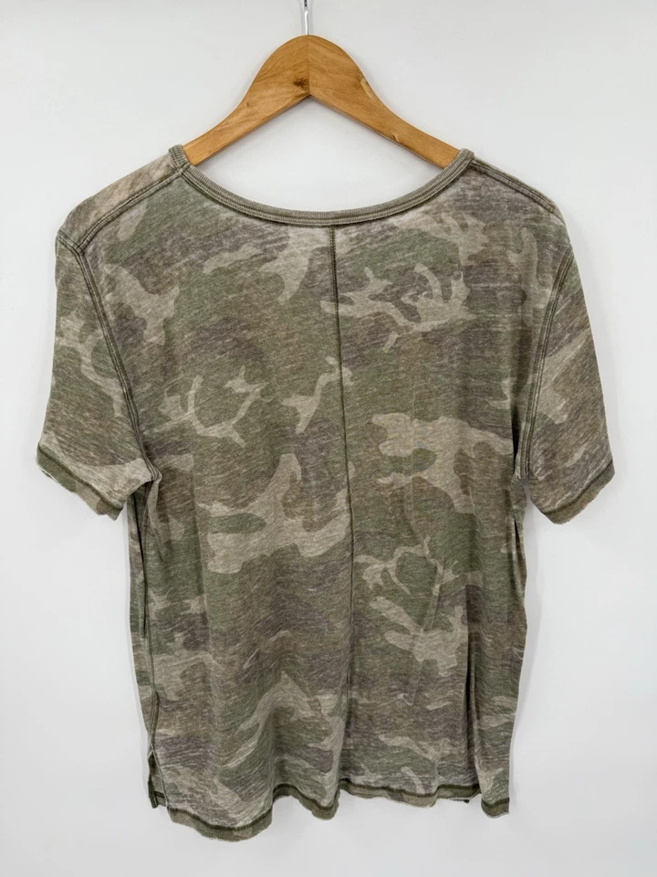 Женская рубашка Free People маленькая зеленая камуфляжная топ с коротким рукавом богемная - Изображение 2 из 4