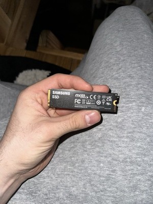 Samsung 980 Pro 2TB NVMe Interne SSD mit Kühlkörper - 100% CrystalDiskInfo
