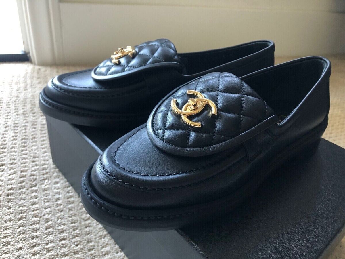 NEW CHANEL size 36.5EU Black Quilted Flap Turnlock Gold CC NEW CHANEL size 36.5EU Black Quilted Flap Turnlock Gold CC