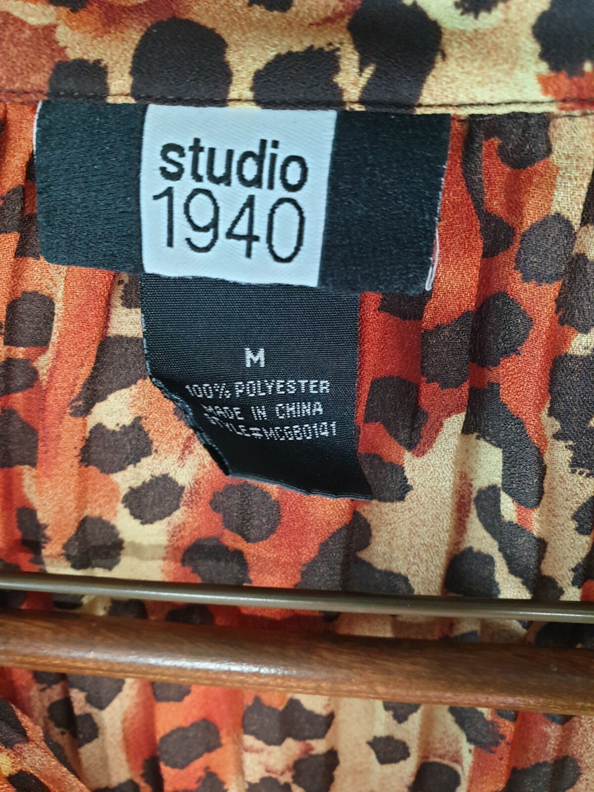 Studio 1940 Leopard Print Collared Sleeveless Shi… - image 5