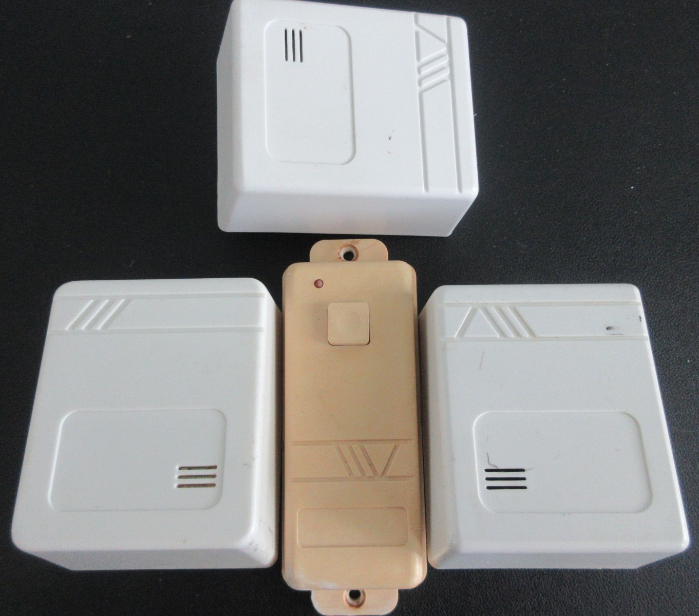 Wireless Doorbell Kit with 3 Plug-in Chimes for Home Security-image
