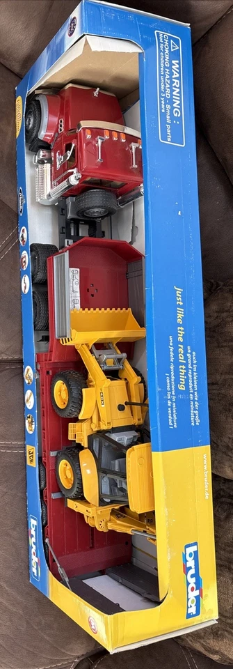 Semirremolque BRUDER MACK con cargador gato y retroexcavadora JCB 4CX 02813 NUEVO EN CAJA 36" Foto 2 de 4