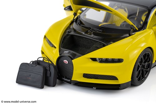 AUTOart - 1:18 Bugatti Chiron (Yellow Molsheim/Nocturne Black) - Composite Model - Picture 16 of 24