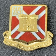 US Army 105th Field Artillery Regiment DUI DI Insignia Pin Made In USA