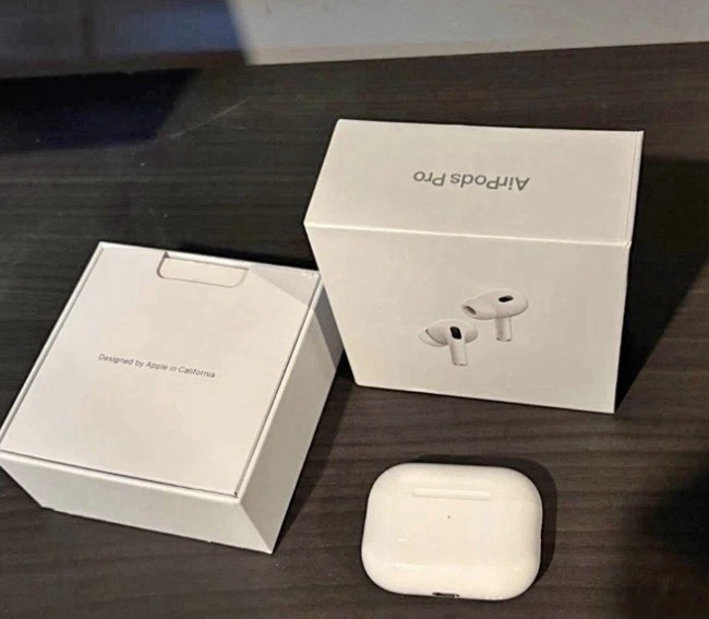 Apple AirPods Pro Wireless Bluetooth In-Ear Earbuds Built-In Mic White