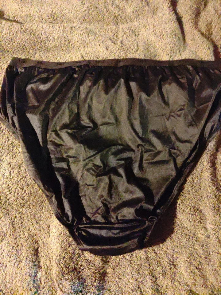 1 Pair Bali Size 13 Hi cut Panties w/tags  84% nylon 16% Spandex Black - Image 3 of 4
