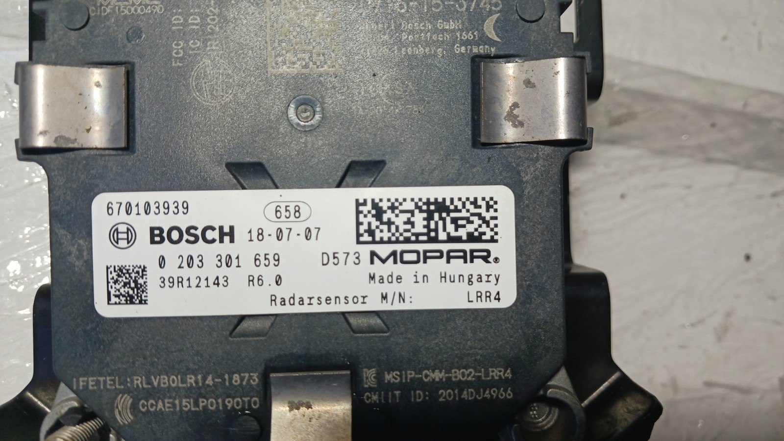 2017- 2020 MASERATI LEVANTE DISTRONIC RADAR SENSOR OEM 670103939 0203301659