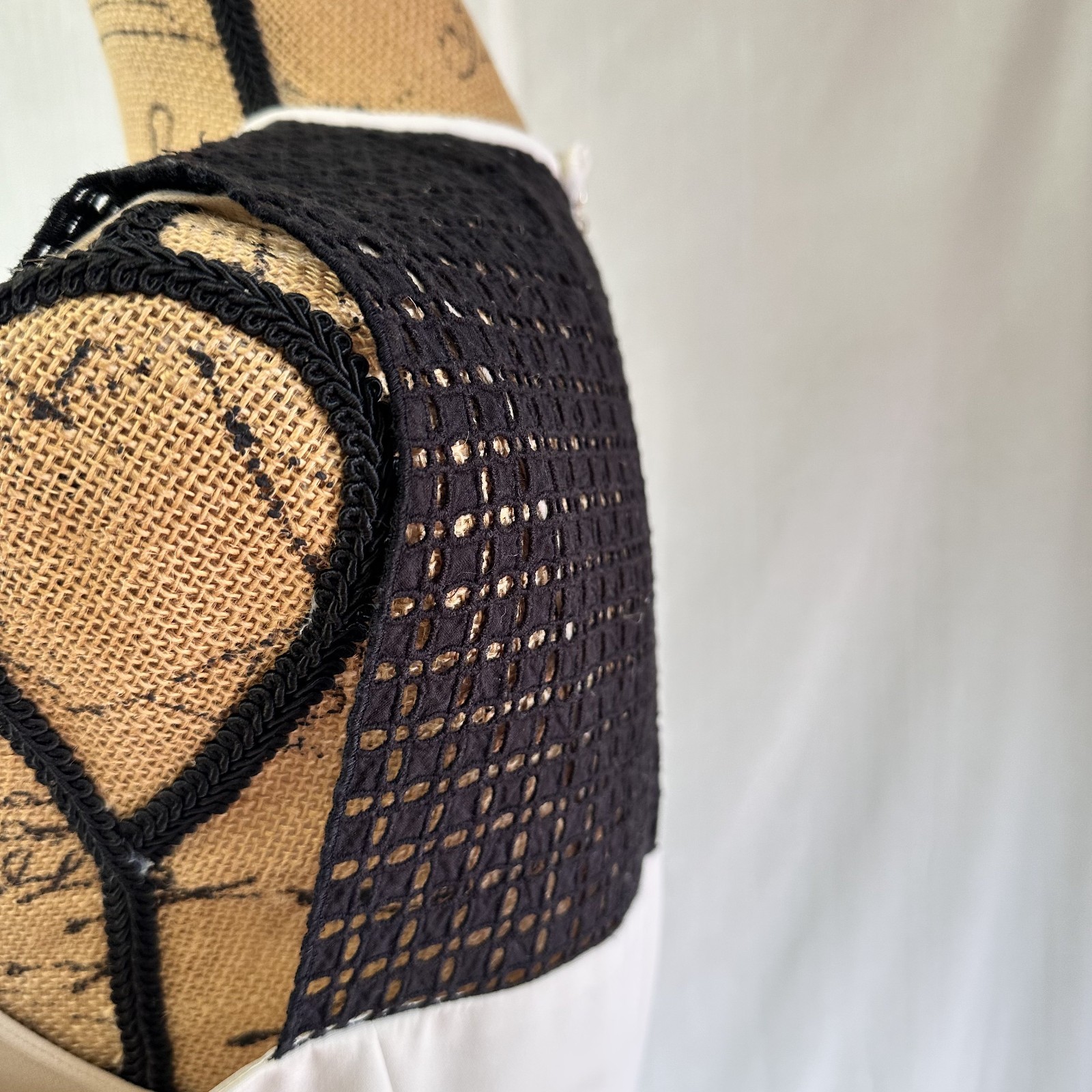 CARLISLE Women's White Black Lace Sheath Long Zipper Sleeveless Dress Sz 8