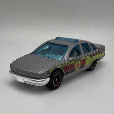 1994 94 Chevy Caprice Classic Polic Collectible 1/64 Scale Diecast Diorama Model