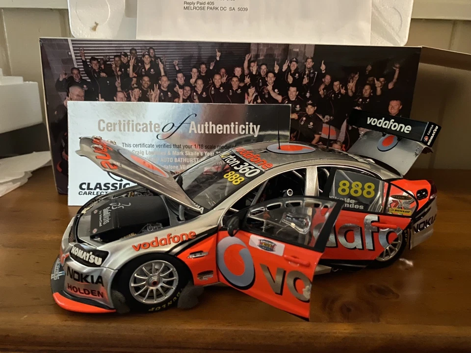 Classic Carlectables 18451 Lowndes Skaife Bathurst 888 Commodore 2010 1:18 - image 4 of 4