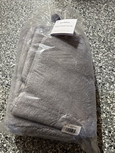 Brooklinen Super-Plush Bath Towel 2-Pack - Smoke color