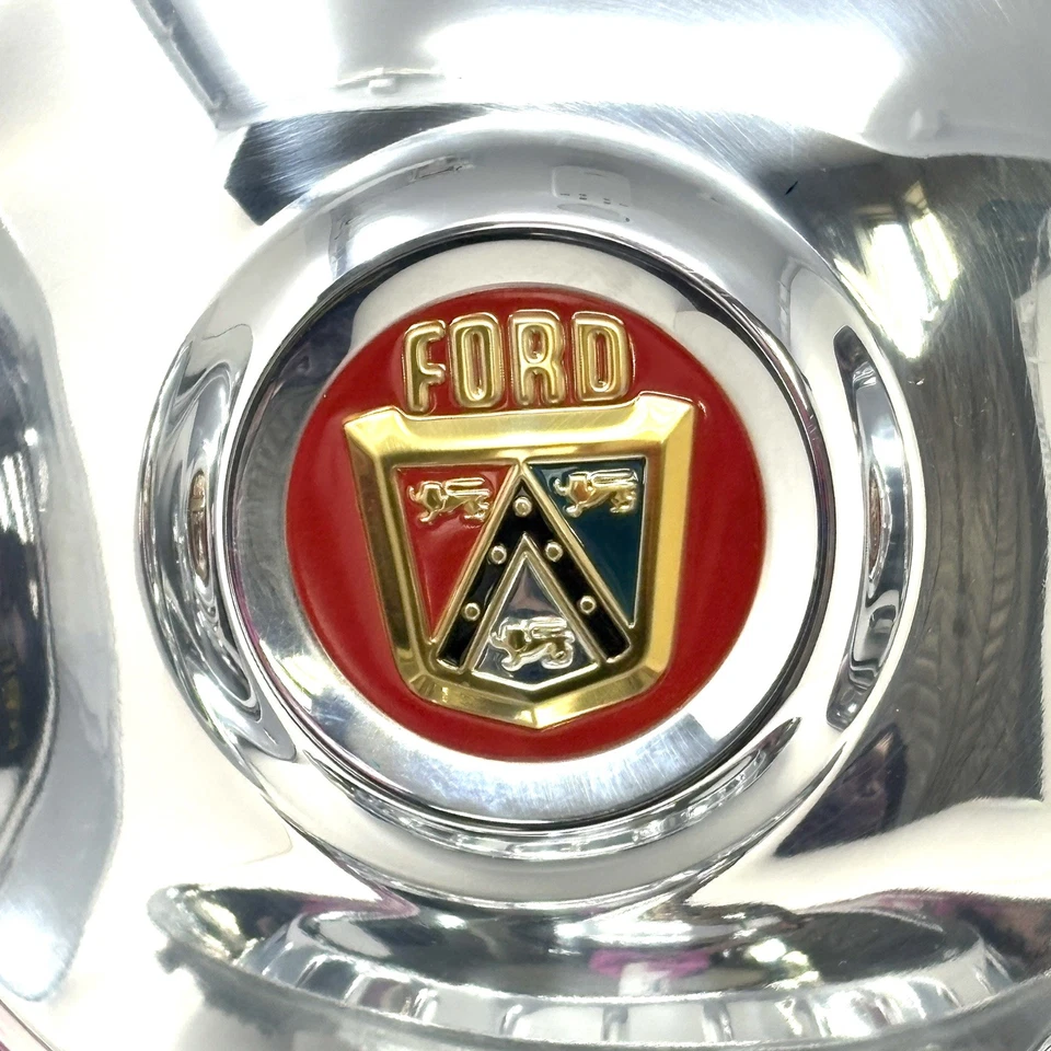 4 ВИНТАЖНЫХ КОЛПАКА КОЛЕС 1955/1956 FORD 15 ДЮЙМОВ CRESTLINE красные/золотистые/зеленые - Изображение 2 из 4