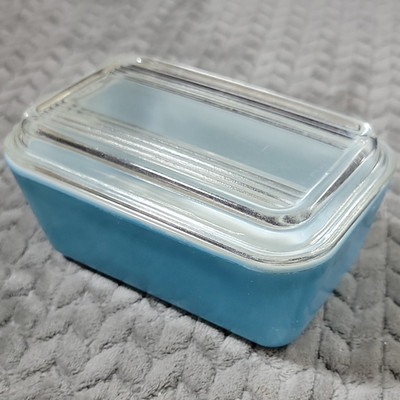 Pyrex 502-B/502-C Blue & White Glass Refrigerator Covered Dish w/ Lid 1.5 Cup
