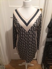 Ladies Size 2XL Pale Beige And Black Patterned Long Sleeved Dress