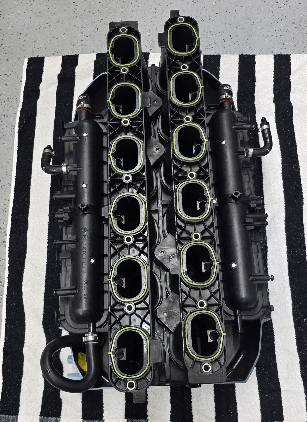 07M133151J Lamborghini INTAKE MANIFOLD Aventador Engine  07M103927K Carbon 66