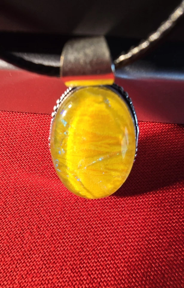 黄色澳大利亚三胞胎蛋白石吊坠镀银黑色绳子 — 第 4/4 张图片