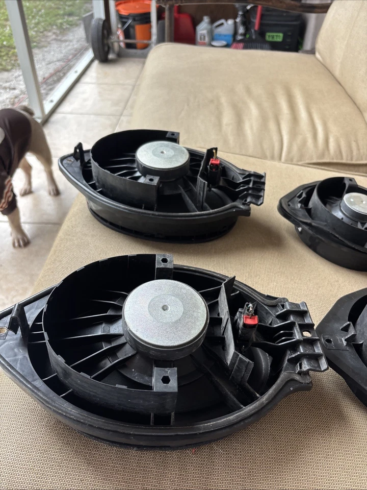 Altavoces de fábrica para un Chevy Silverado 2500 2021 Foto 4 de 4