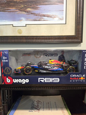 Bburago Oracle Red Bull Racing RB19 2023 Austin GP 1:18 Diecast Verstappen Case