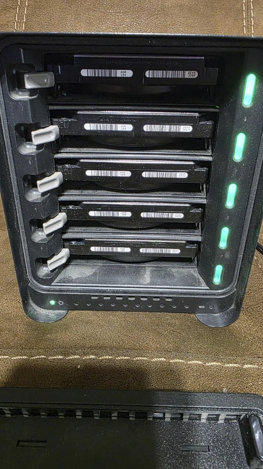 Drobo DRDS4A 5 Bay External Drive - 5N - Fully working - 5 x 8TB HGST Enterprise - Image 2 of 4