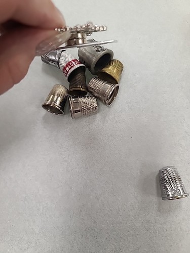 LOT OF 19 SEWING THIMBLES ASSORTED SIZES & METALS/PLASTIC - Picture 13 of 14