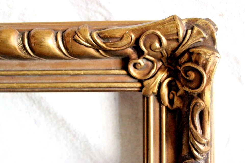 MINI MARCO DE FOTOS ANTIGUO DE MADERA DE 5" X 6" ORNAMENTADO DORADO ARTESANÍAS NUEVAS Foto 3 de 4