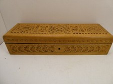 ANTIQUE CHIP CARVED BOX PINE ARTS & CRAFTS DECORATIVE JEWELLERY /PENCIL CASE