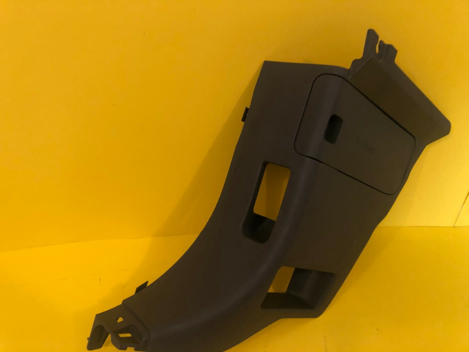 2005 2010 HONDA ODYSSEY LEFT DRIVER SIDE KICK PANEL FUSE COVER TRIM