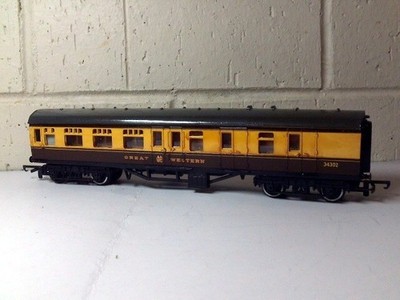 Tri-ang R28/220 Great Western Railway Carriage 34302 VGC-6 British Railways