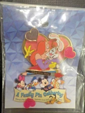 WDW - Roger & Jessica - Artist Choice #10 - Family Pin Gathering 32591 F 12