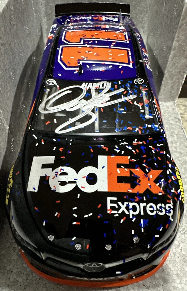Denny Hamlin 2016 1/24 FedEx Express autografiado Daytona 500 ganar acción NASCAR Foto 3 de 4