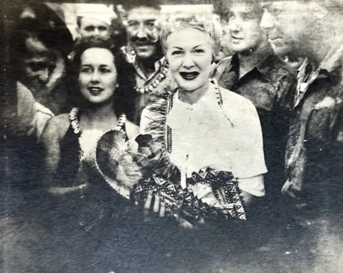 Betty Hutton WW2 Candid VTG 1940's Snapshot Photo Visiting Troops South Pacific