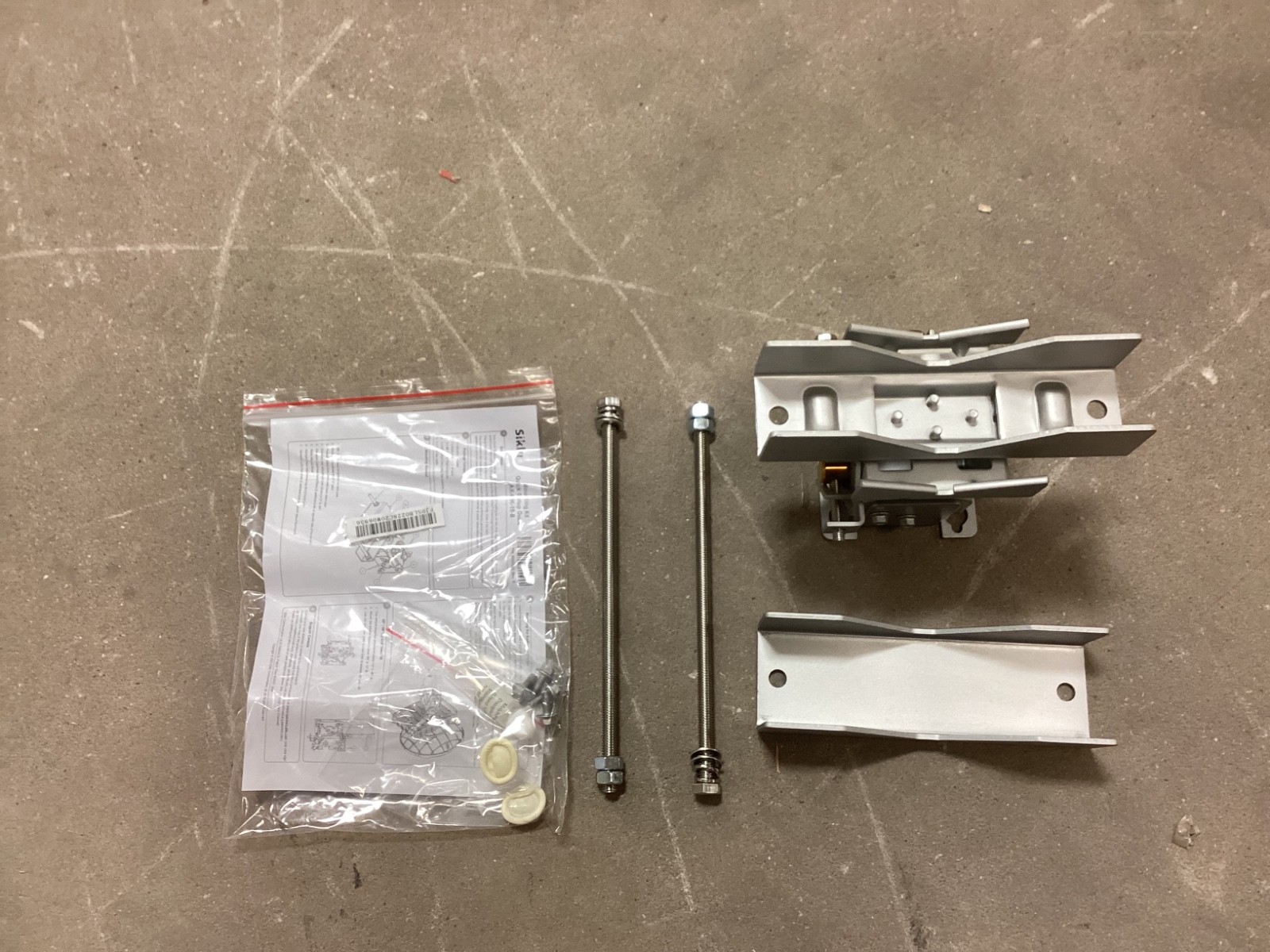 Siklu AX-MK-1ft-B EtherHaul Mount Kit for 1 FT Antenna (Short)