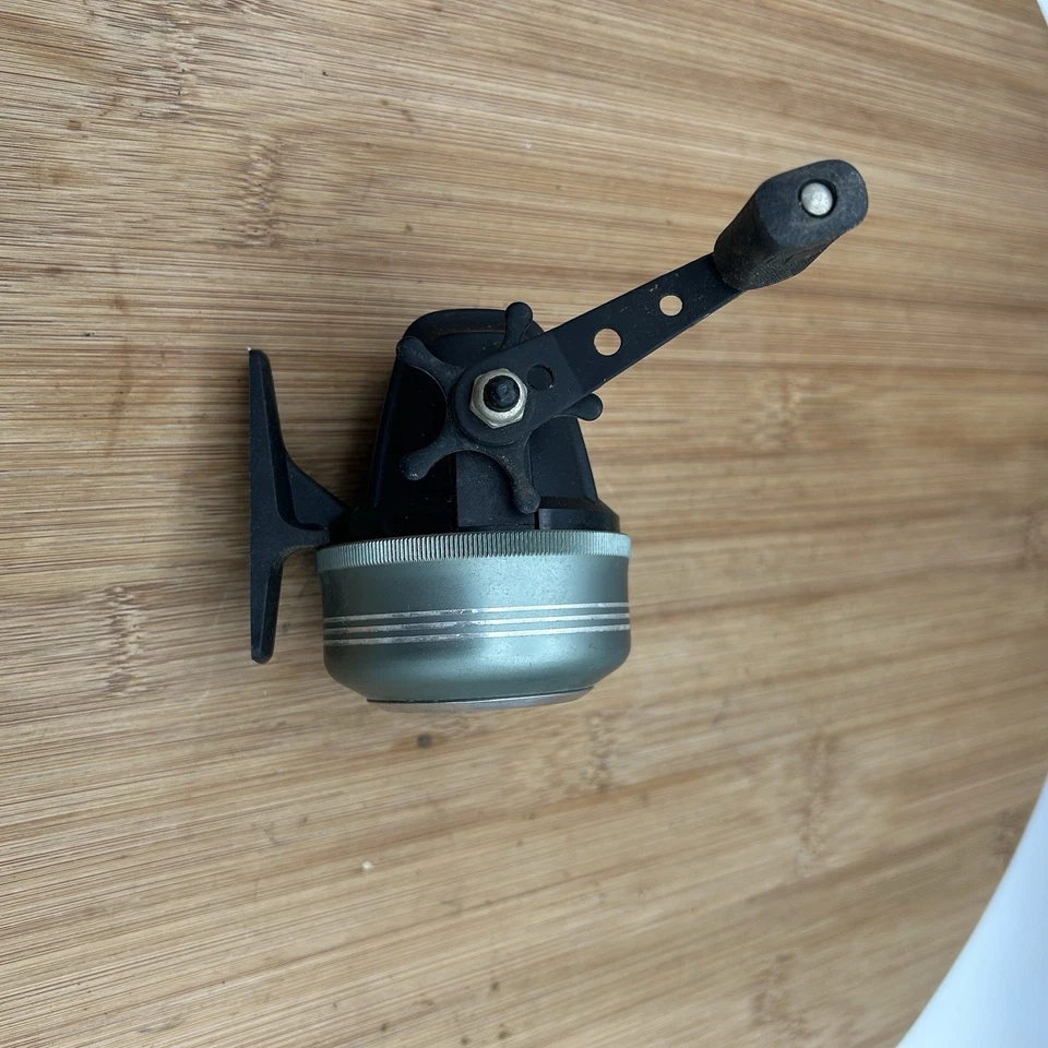 Molinete vintage Johnson Crappie Pro 230 feito nos EUA - Imagem 4 de 4