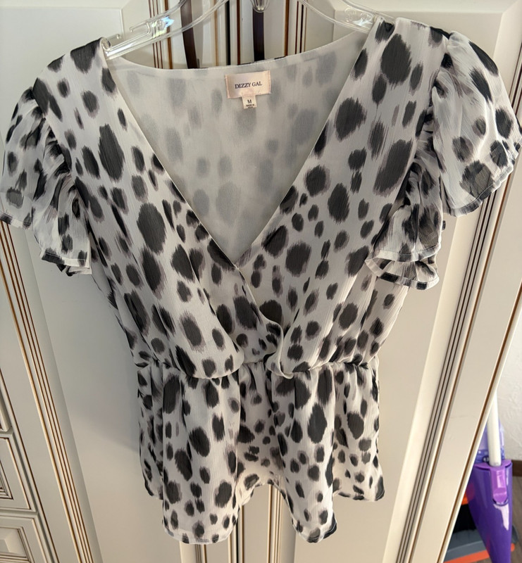 Dizzy Gal Medium Leopard Print Womens Top Fluttery!