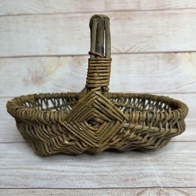Vintage Retro Primitive Rustic Decorative Loop Handle Basket Cottage Core Nature