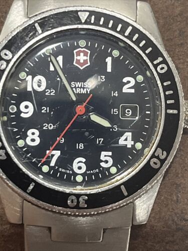 Victorinox Swiss Army Lancer Black Women watch 32mm With New Battery! - Picture 2 of 7