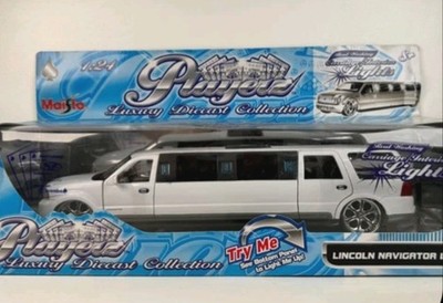 Maisto Playerz Lincoln Navigator Limo Wht 1:24 W/Lights  VVHTF SUPER RARE NIB 