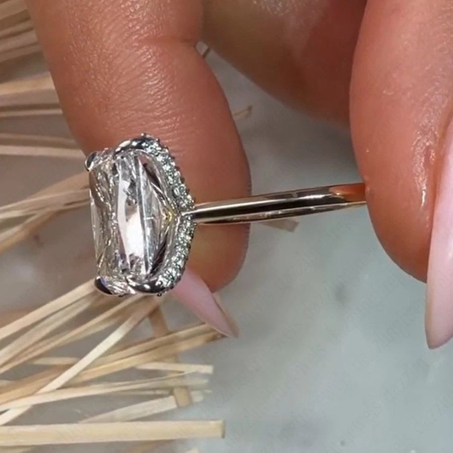 Anillo de compromiso de diamantes cultivados en laboratorio IGI G VVS1 radiante de 4,00 quilates en oro bicolor de 14 k Foto 4 de 4