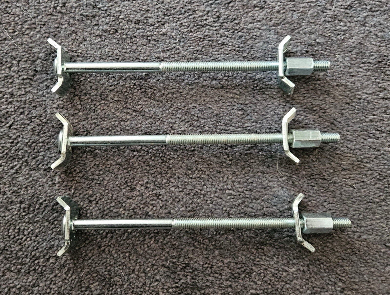 3 Worktop connecting Bolts