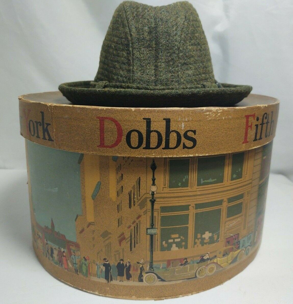 Vintage Dobbs Fifth Avenue New York Oval Hat Box w/ Green Vintage Dobbs Fifth Avenue New York Oval Hat Box w/ Green