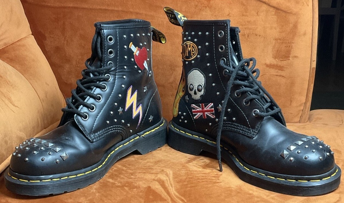 DOC Dr. Martens RARE Rock and Roll embroidered and Studs DOC Dr. Martens RARE Rock and Roll embroidered and Studs