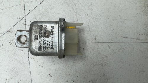 Toyota Land Cruiser FZJ80 Denso Relay 056700-4750 - Picture 3 of 3