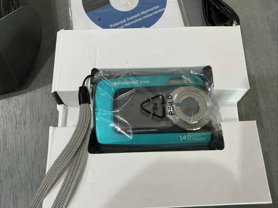 Polaroid IF045B 14.1 MP Dual Screen Waterproof Digital Camera Blue New - Image 2 of 4