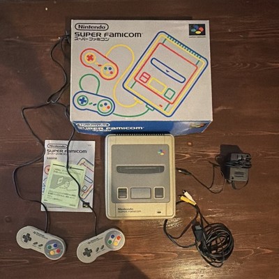 Nintendo Super Famicom CIB 2 Controllers