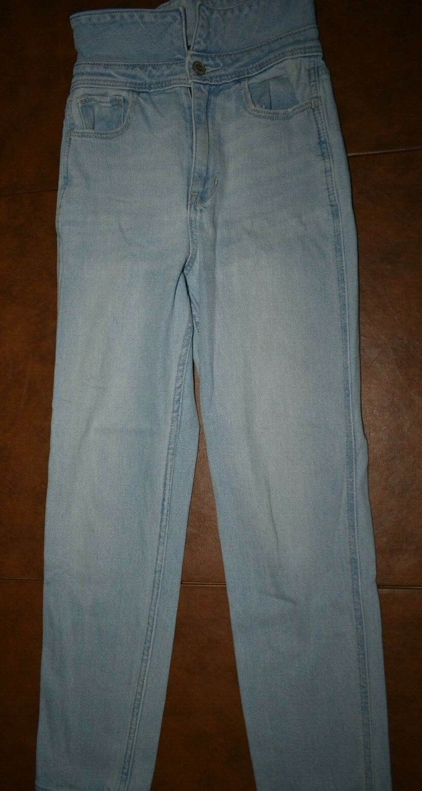 Holliste  Mom Jeans 0R  (25x26) Ultra High Rise  Fold Over  Light Wash-image