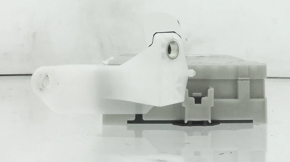 2013-2018 Lexus Es300h Multiplex Network Body Control 82730-33G91 - Image 2 of 4