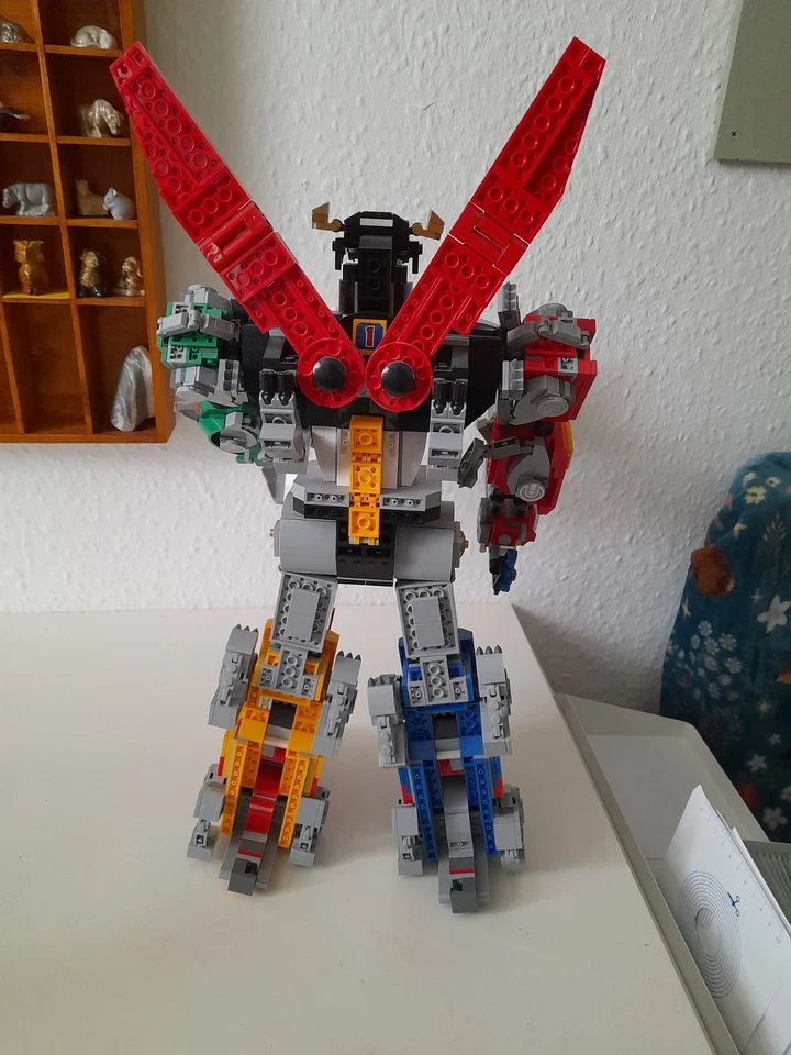 LEGO Ideas 21311 Voltron, photo 2 of 5