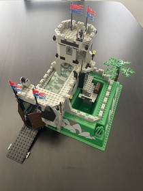 VTG LEGO set # 6081 King's Mountain Fortress - READ!